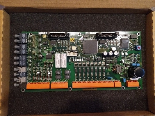 UAC389AE01 Perangkat ABB UA C389 AE01 Modul Prosesor Kontrol Suku Cadang PLC HIEE300888R0001