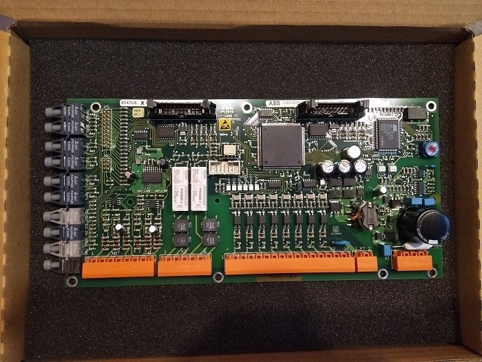 UAC389AE01 Perangkat ABB UA C389 AE01 Modul Prosesor Kontrol Suku Cadang PLC HIEE300888R0001